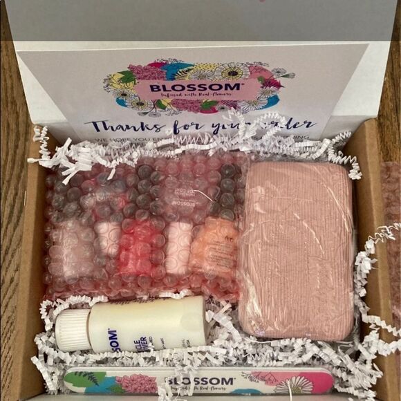 1 LEFT! Blossom Classic Maxi Nail Kit - Picture 1 of 8